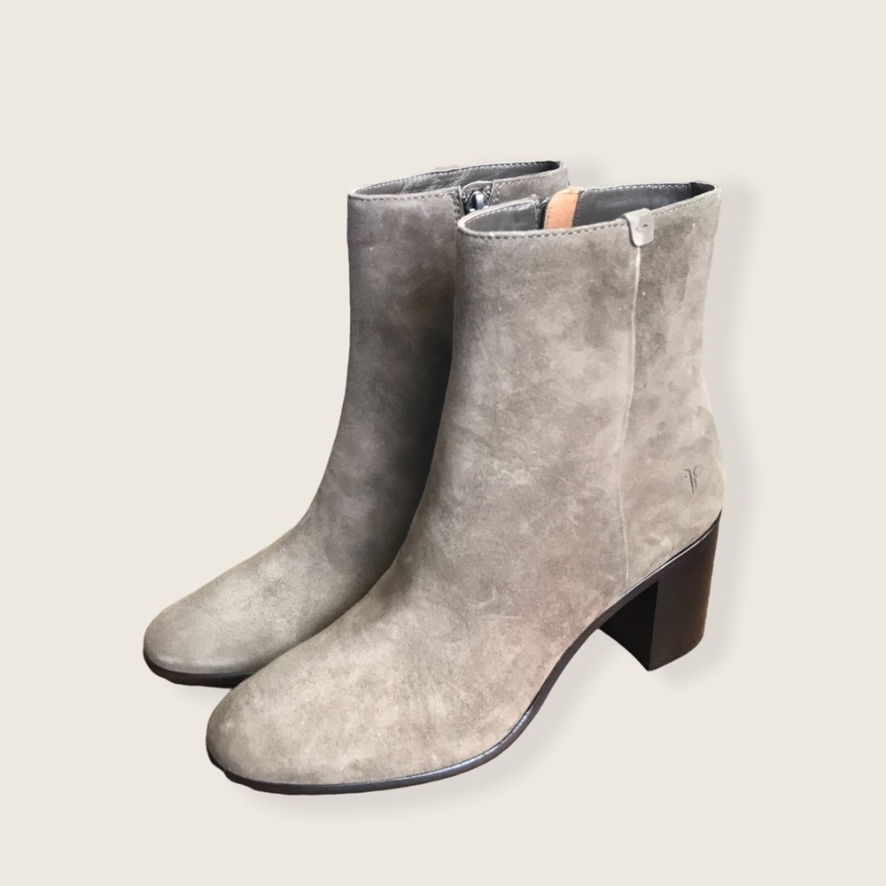 Frye Julia Taupe/Beige Genuine Suede Leather Block Chunky Heel Ankle Booties - Picture 7 of 12